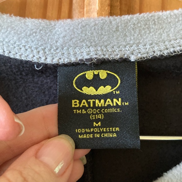 Mens Batman black yellow one piece winter pajamas with cape size M - Picture 5 of 6